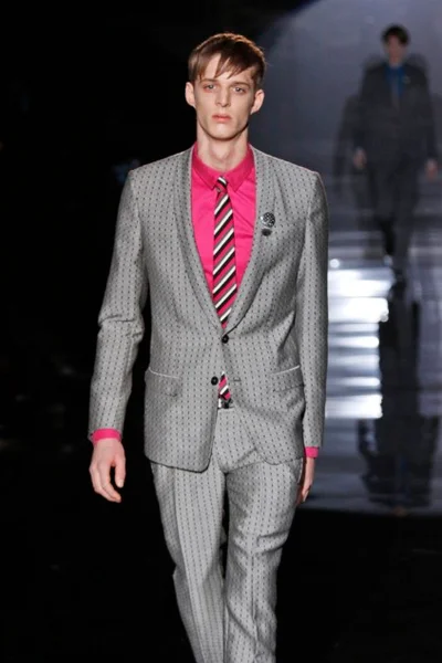 Look 3